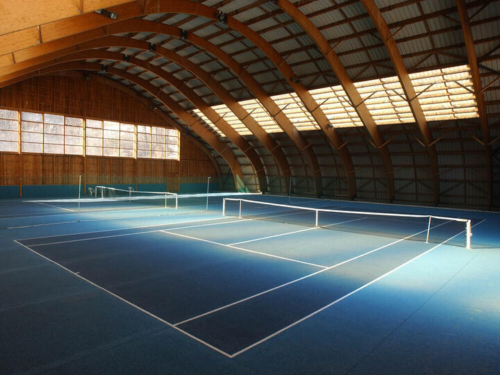 Pra Loup 1500 indoor tennis courts
