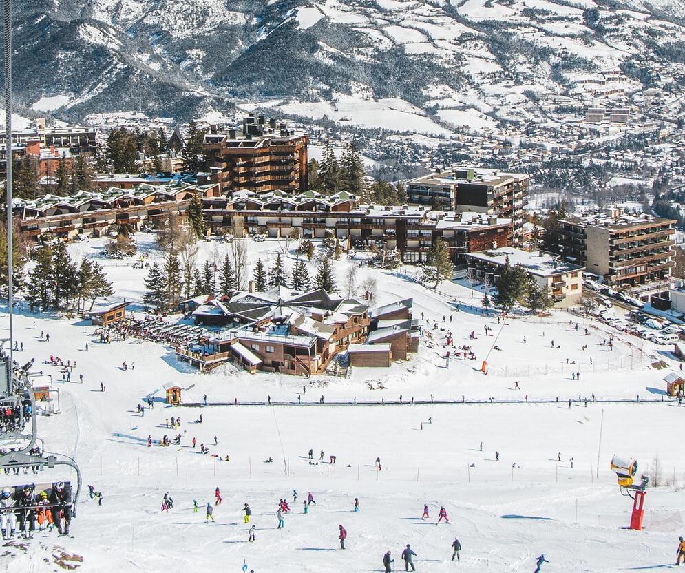 Vue sur le front de pistes de Pra Loup © UT-Brendan Le Peru