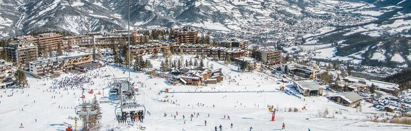 Vue sur le front de pistes de Pra Loup © UT-Brendan Le Peru